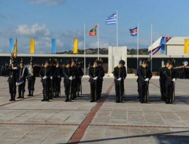 Θαυμάστε τον απόλυτο συντονισμό από τους Ευέλπιδες της Διμοιρίας Επιδείξεων της ΣΣΕ (βίντεο)